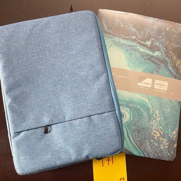 MacBook Air 13” shell and blue soft case - Picture 5 of 5